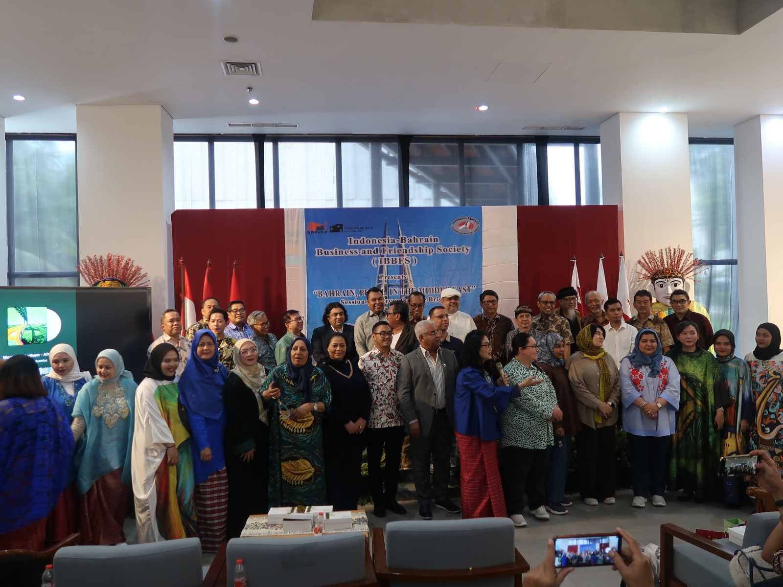 Dialog Peradaban Indonesia-Bahrain "Bahrain, Pearl Of Middle East. Session 2: Building Bridge Indonesia - Bahrain" Plus Pameran Sehari Pelukis Indonesia - Bahrain